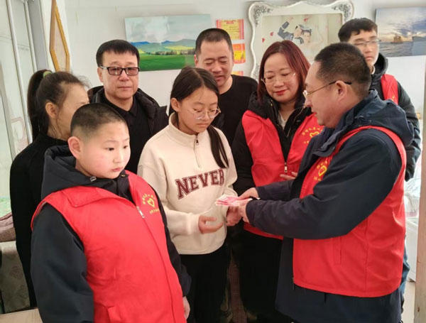 2026年新年前夕 郭明义爱心团队沟帮子福全爱心团队走访慰问困难群体 2026年新年前夕 郭明义爱心团队沟帮子福全爱心团队走访慰问困难群体